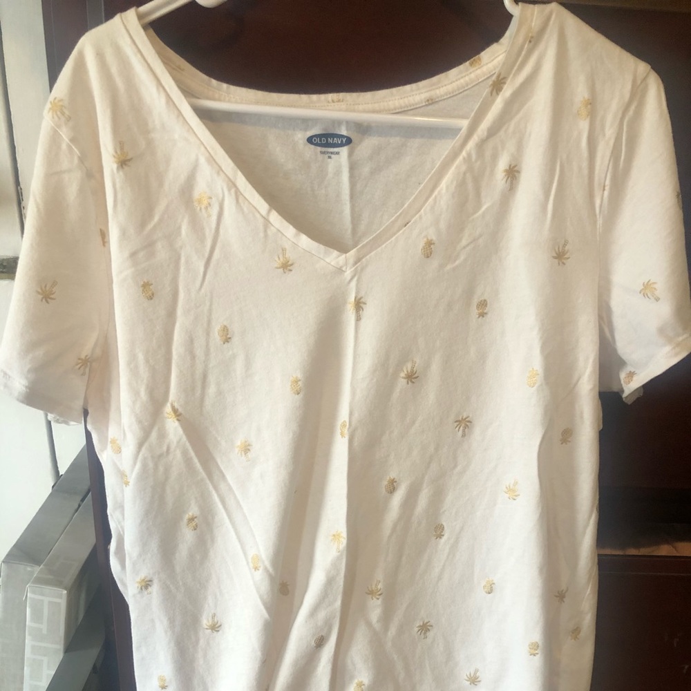 🟣Old Navy T-shirt